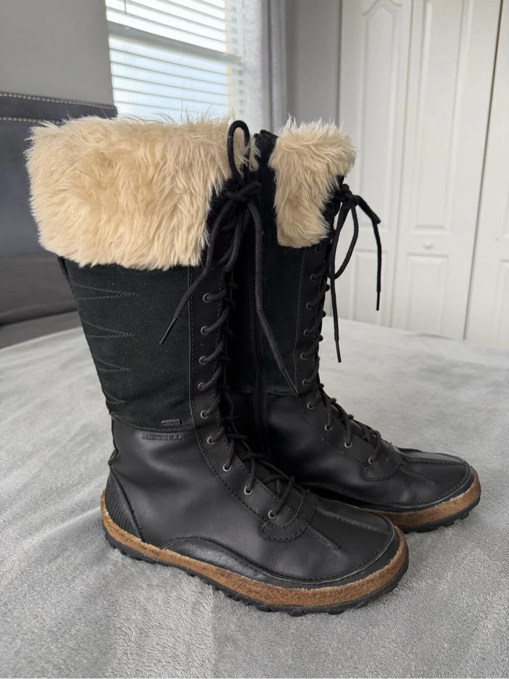Merrell Black Lace-Up Winter Boots with Cream Faux-Fur Cuff